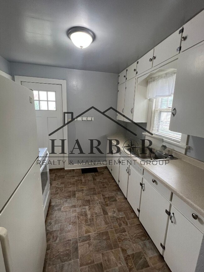 Primary Photo - 508 9th Ave SW