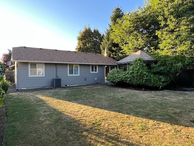 Building Photo - Adorable Quiet park like setting in fruit valley sunsets with landscaping provided