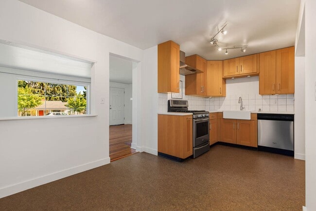Building Photo - 15577 9th Ave NE