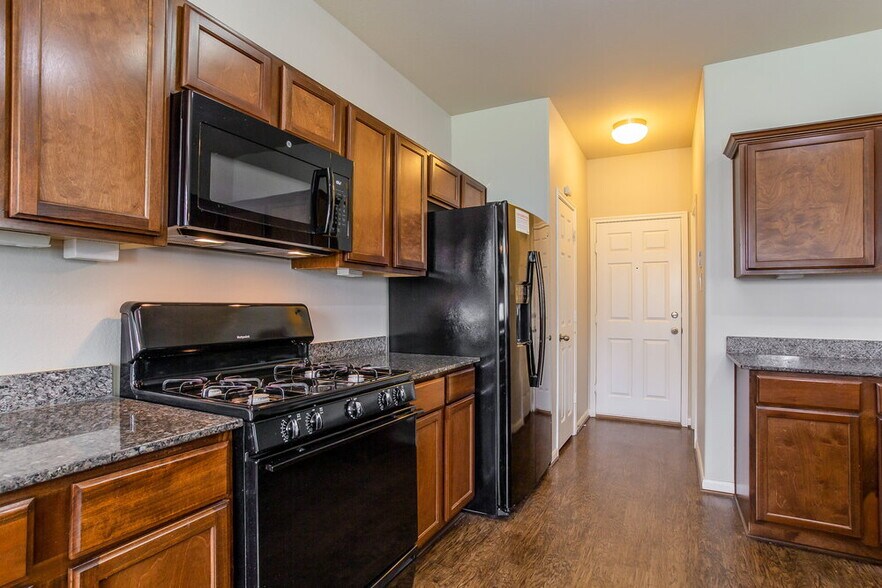 Building Photo - 23630 Maple View Dr