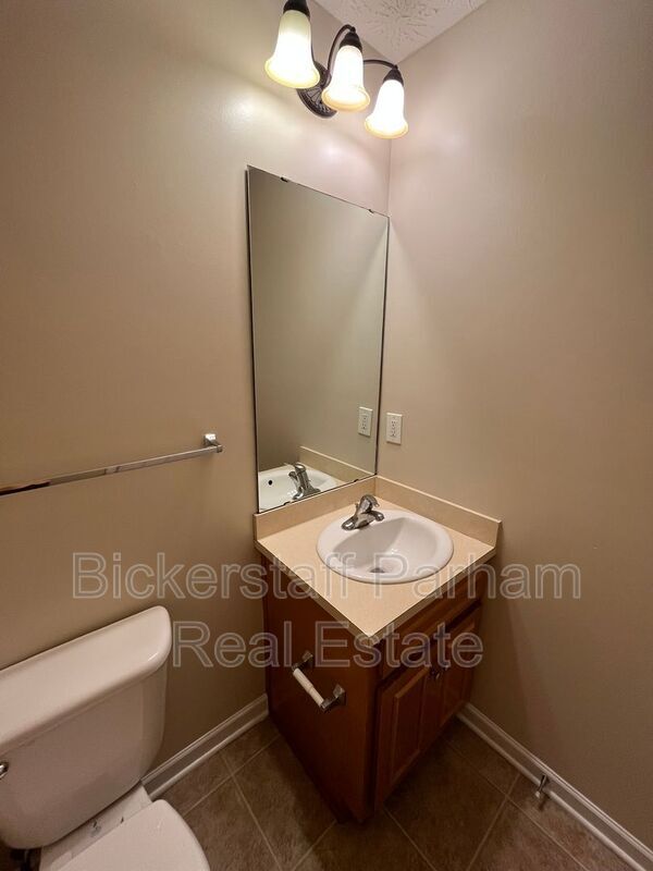 Building Photo - 14 Brentwood Dr