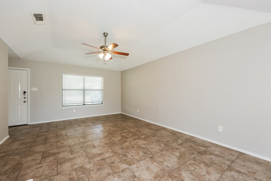 Building Photo - 611 Stell Ave