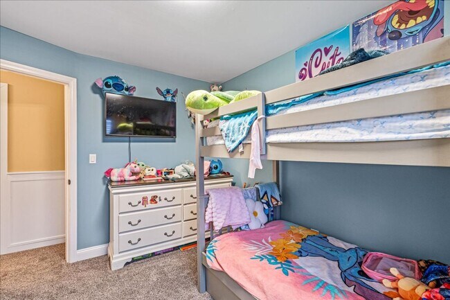 Building Photo - Immaculate 3 Bedroom & 2 Bathroom