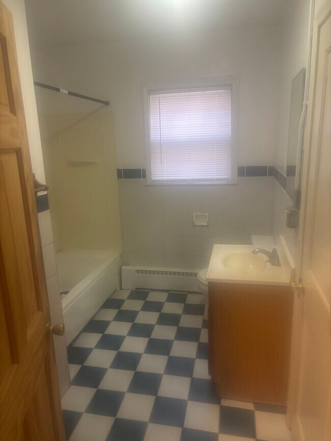 Building Photo - Cute house for Rent