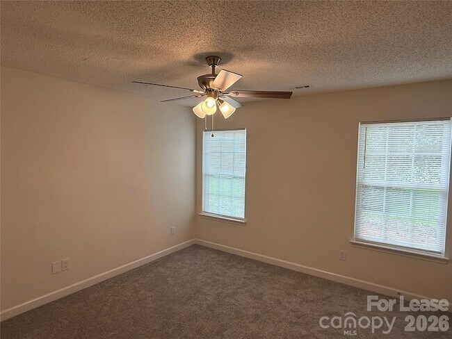 Building Photo - 404 Kingville Dr