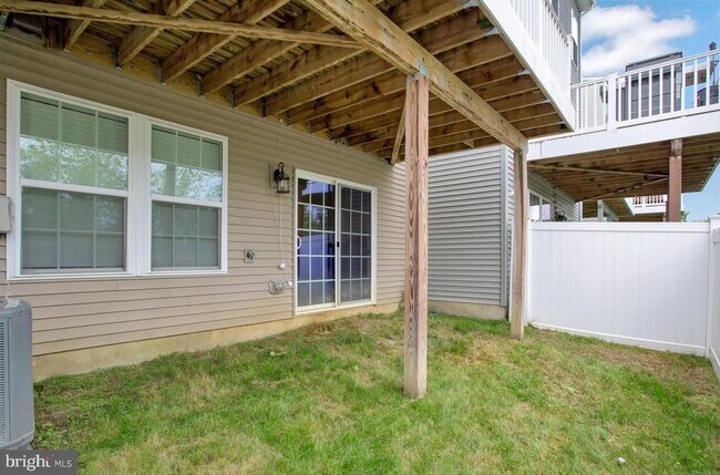 Building Photo - 9724 Glassy Creek Way