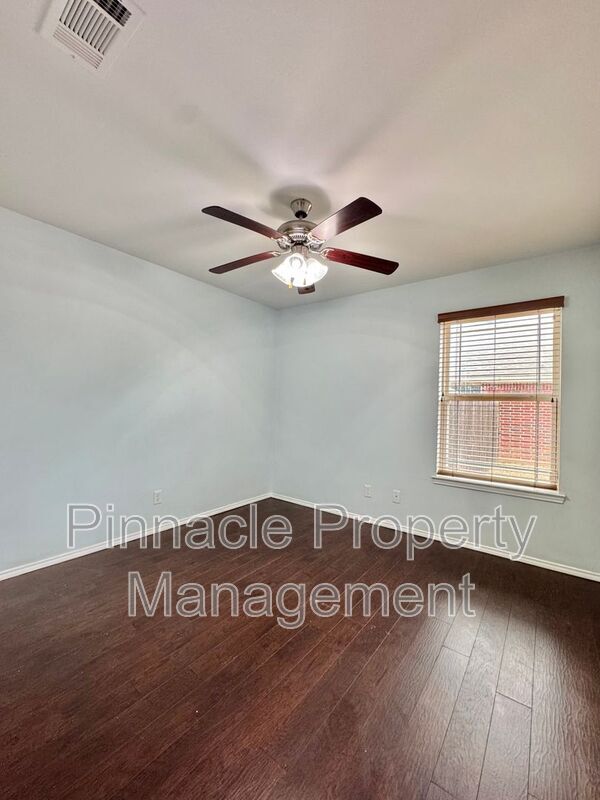Building Photo - 4925 Scarlet Oak Dr