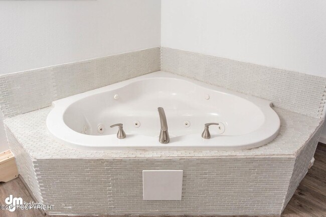 Building Photo - 2230 Candy Pl