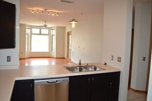 Building Photo - 301 Harbour Town Dr