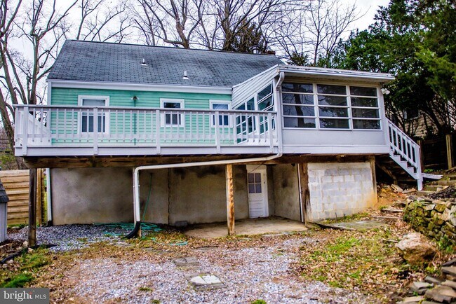 Building Photo - 521 Warren Rd