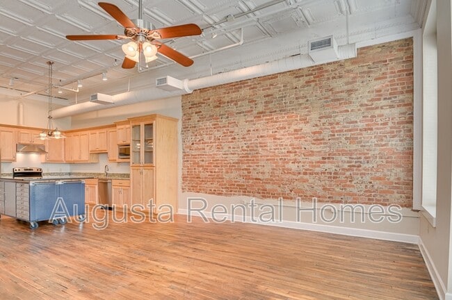 Building Photo - 1106 Broad St