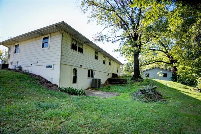 Building Photo - 858 Haynes Dr