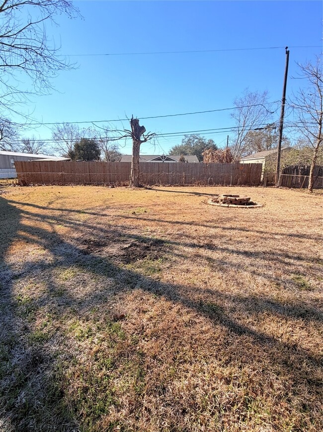 Building Photo - 207 Inwood Ln