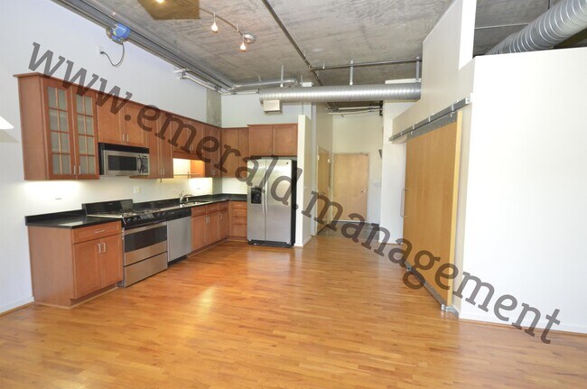 Building Photo - 640 Glen Iris Dr NE