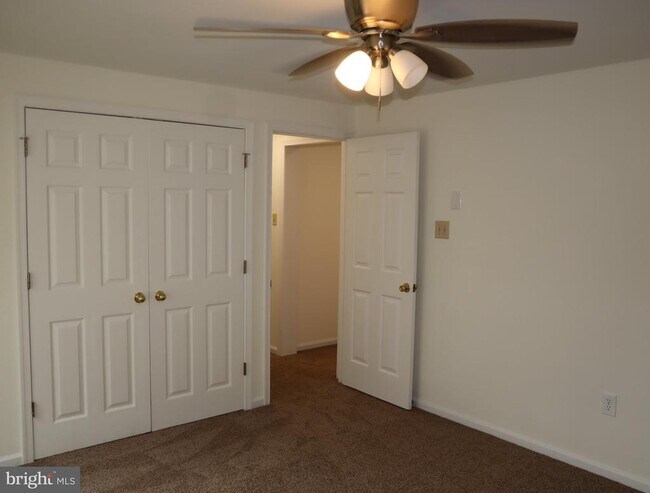 Building Photo - 1108 Middleneck Dr