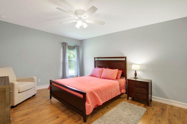 Building Photo - 9155 SE Athena St