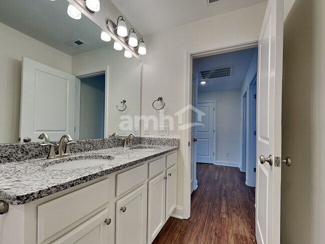 Building Photo - 1125 Amberly Wy