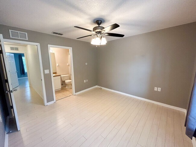 Building Photo - Hailey Gardens #125