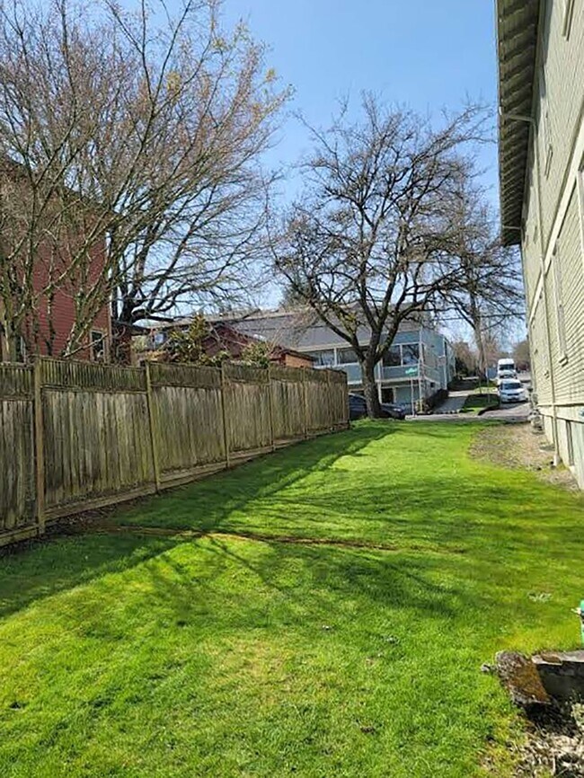 Building Photo - 3628-3634 SE Milwaukie Ave