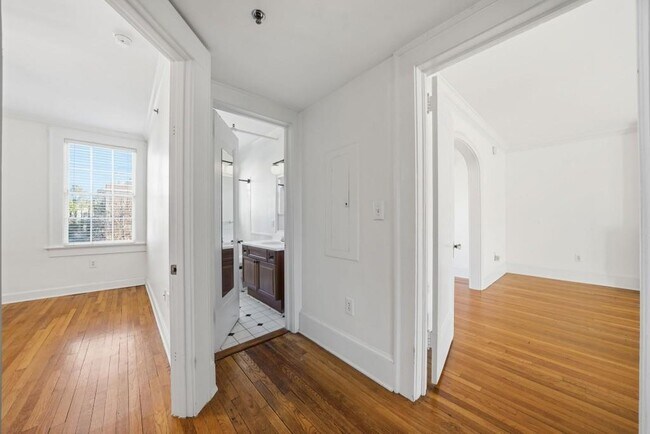 Building Photo - 2814 Peachtree Rd NW