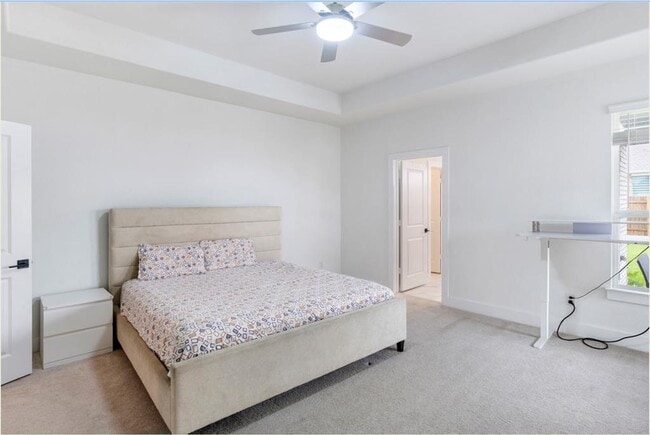 Building Photo - 300 Hollister Dr