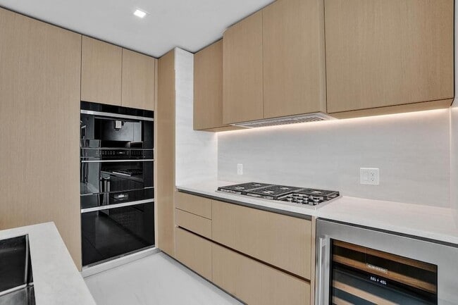 Building Photo - 900 N Ocean Blvd