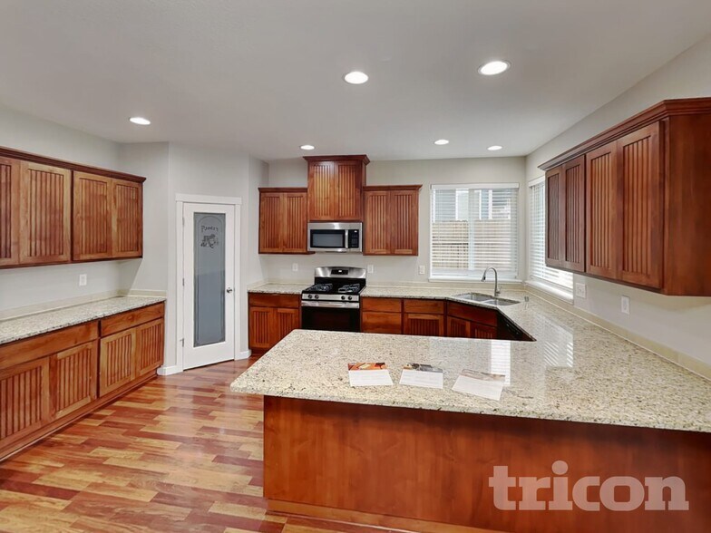 Building Photo - 6500 NE 86th Ave