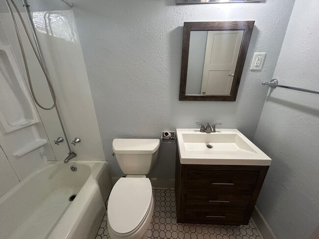 Building Photo - 932 Munsen Spring Dr