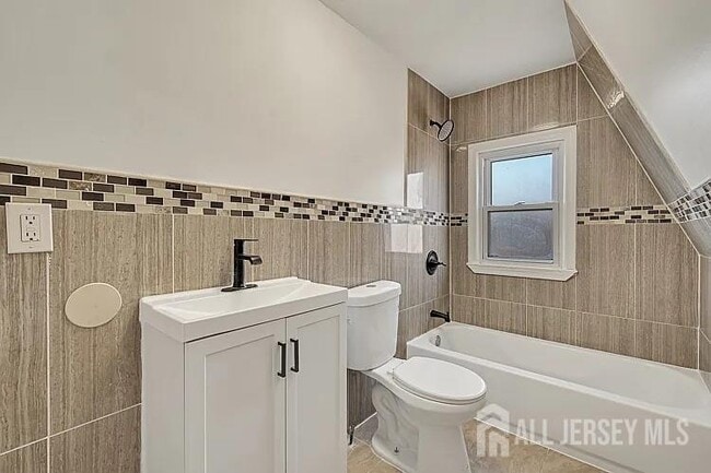 Building Photo - 110 N 17th St