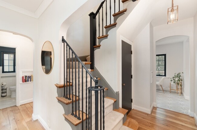 Building Photo - Modern Elegance Meets Mt. Lookout Charm – ...