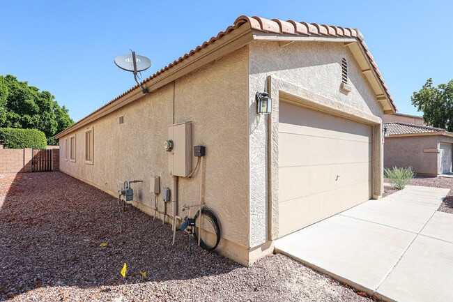 Building Photo - 16034 W Winchcomb Dr