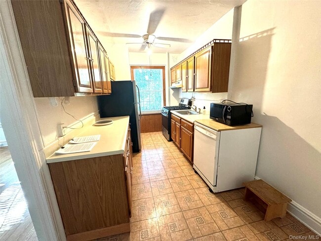 Building Photo - 85 N Broadway