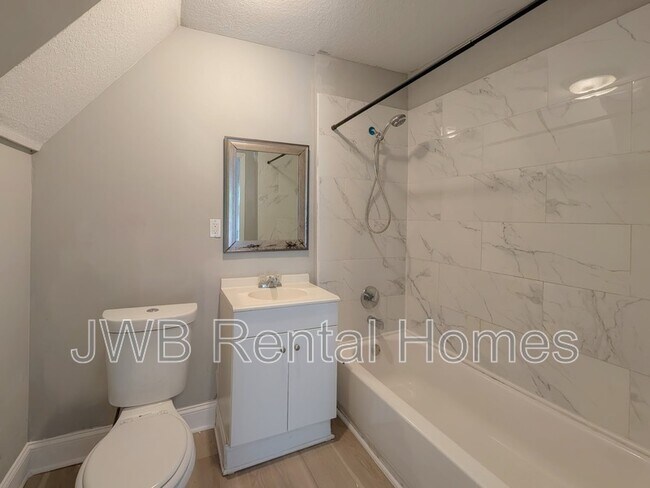 Building Photo - 421 Golfair Blvd