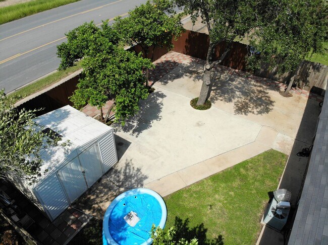 Building Photo - 3Bed/2 Bath Well kept and Upgraded! ( Mcallen TX )