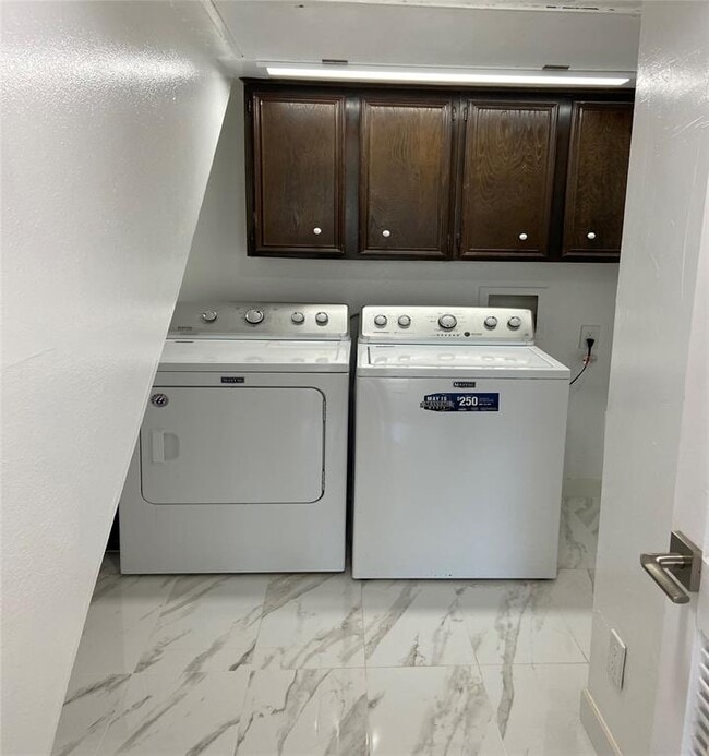 Building Photo - 101 World of Tennis Sq