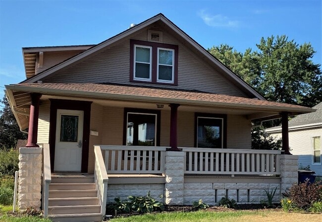 Primary Photo - Spacious 4 Bedroom, 2 Bathroom Home