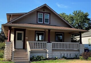 Building Photo - Spacious 4 Bedroom, 2 Bathroom Home