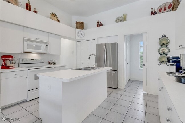 Building Photo - 3650 Sunland Ln