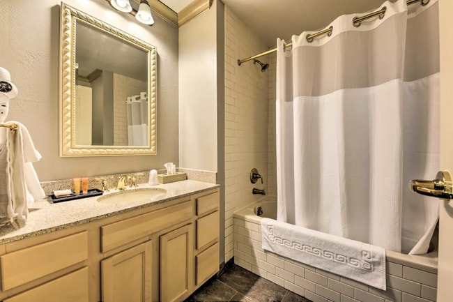 second full bathroom - 418 Beachfront Dr