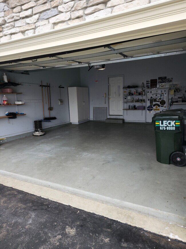 Building Photo - 950 Nathaniel Trail