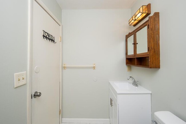 Building Photo - 69 Ives Ct