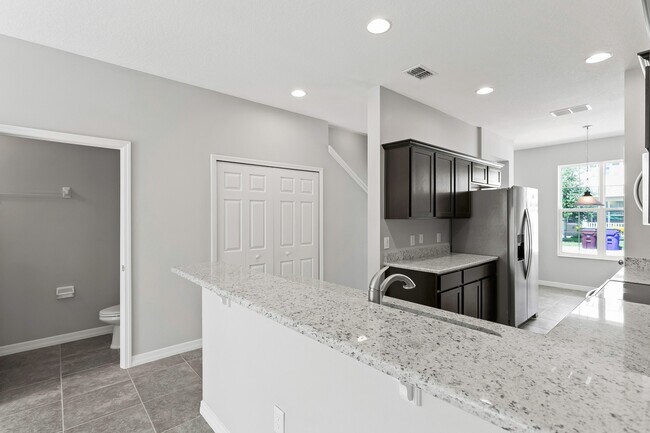 Building Photo - PENDING APPLICATION-MOVE IN SPECIAL-4/2.5 Beautiful Energy Efficient Townhome in St. Cloud