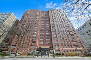 Primary Photo - 2909 N Sheridan Rd