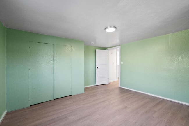 Building Photo - Newly renovated 2bdrm 1 bath house with 3 ...