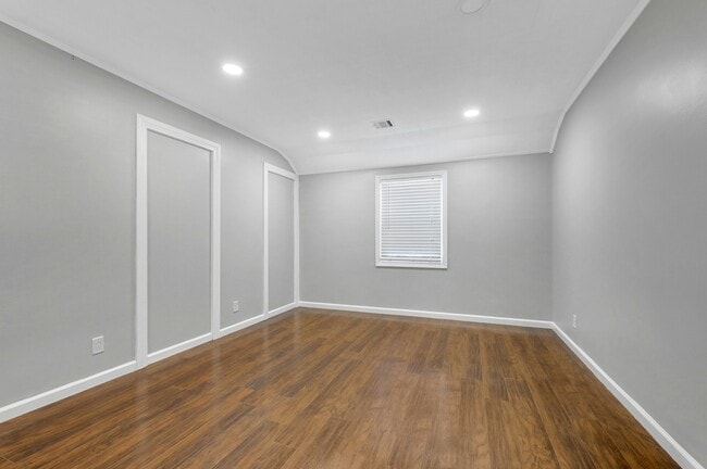 Building Photo - 215 New Milford Ave