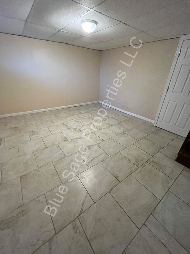 Building Photo - Beautiful 3 Bedroom 1 Bath in Upper Darby!