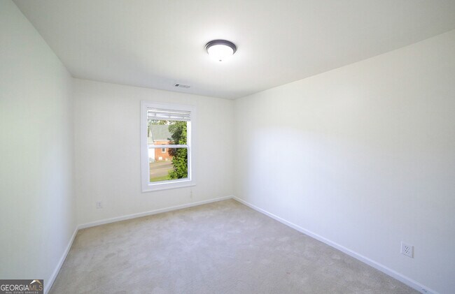 Building Photo - 104 Putters Dr