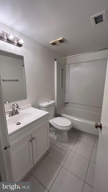 Building Photo - 5904 Cove Landing Rd