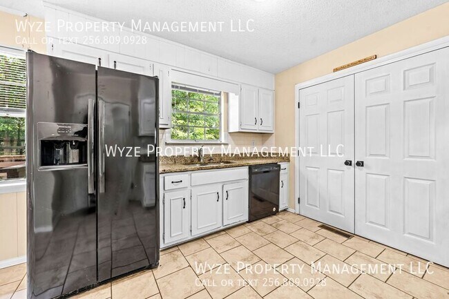 Building Photo - 2213 Cecille Dr SW