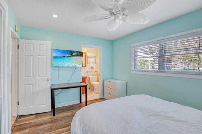 Building Photo - 301 41st Ave